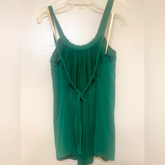 BCBG green flowy halter tank Wmn Size Med - Picture 2 of 7